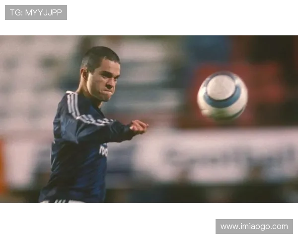 足球明星的励志故事与奋斗历程的精彩瞬间展示